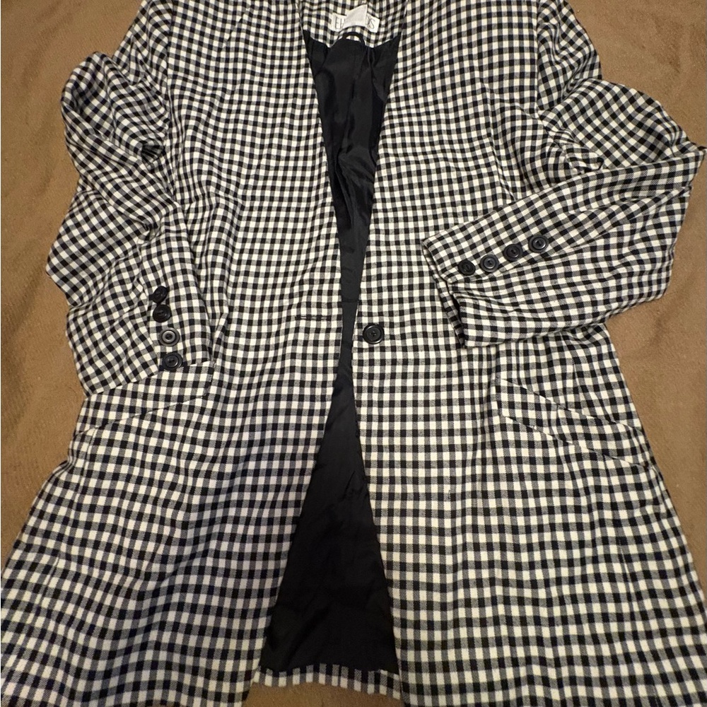 Black and White Houndstooth Blazer with Tailored Silhouette